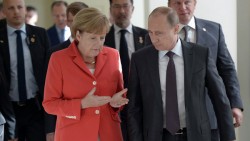 Путин обсудил с Меркель Украину Путин обсудил с Меркель Украину